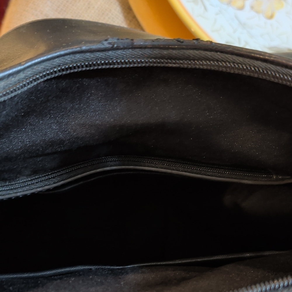 Liz Claiborne Elegant Black Ruffled Women's Bag - Picture 4 of 5